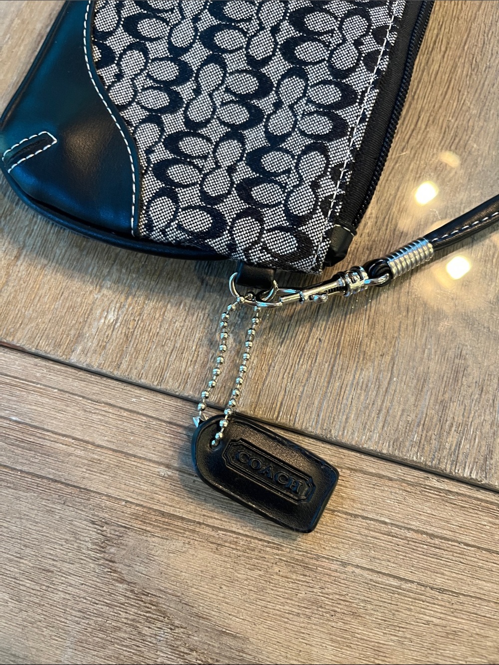 Coach Black and Gray Signature Jacquard Wristlet barely used - Picture 4 of 4
